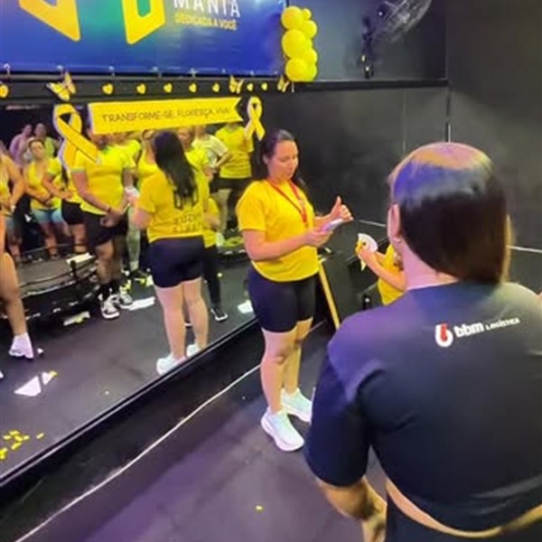 Alunos na dinâmica do Setembro Amarelo
